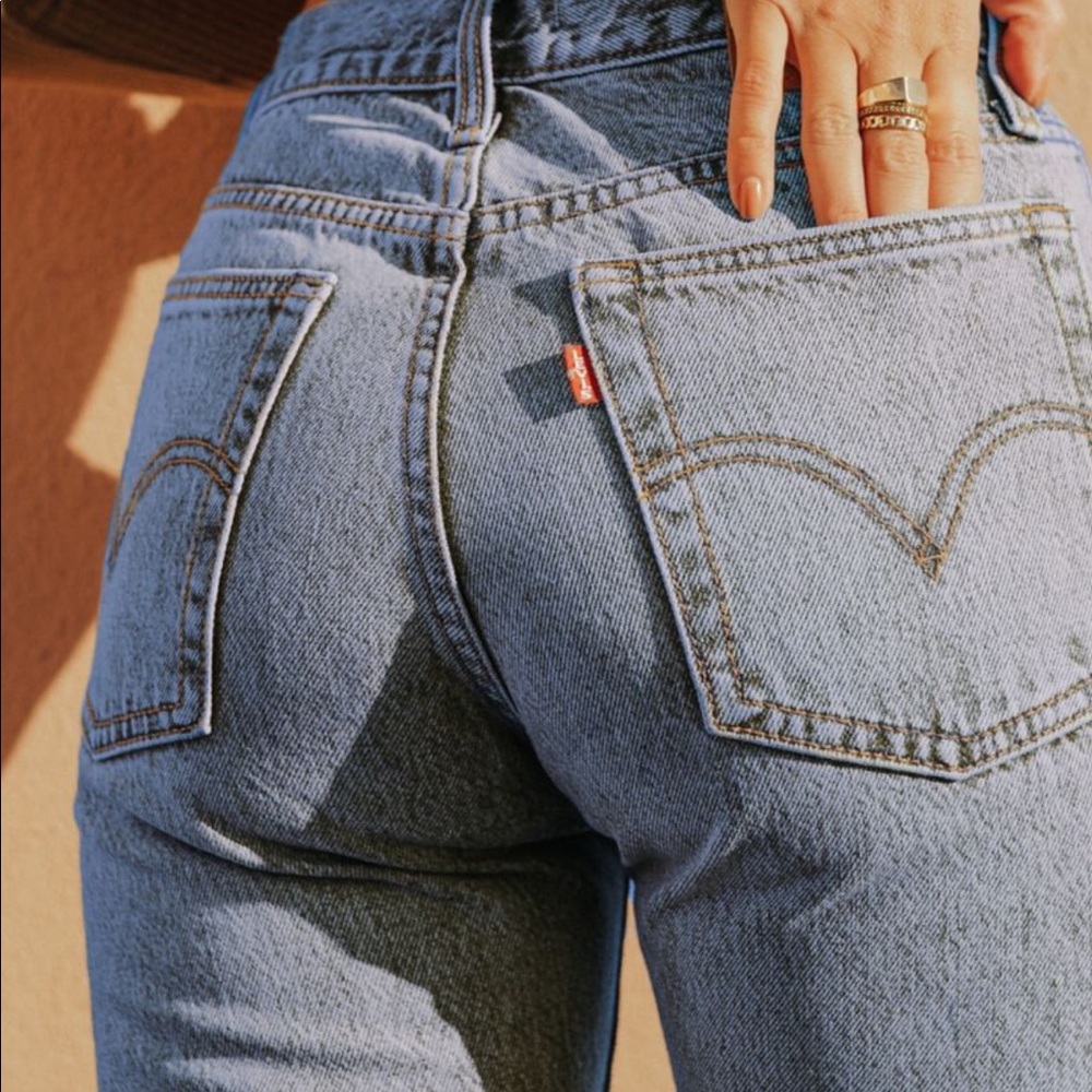 Levi’s Wedgie Boyfriend Jeans
